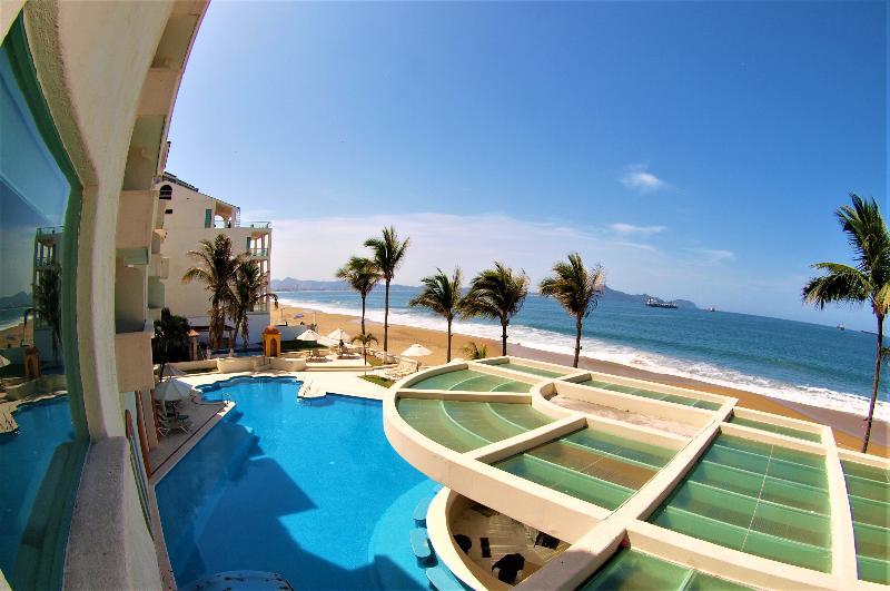 Camino Real Manzanillo Hotel Exterior photo